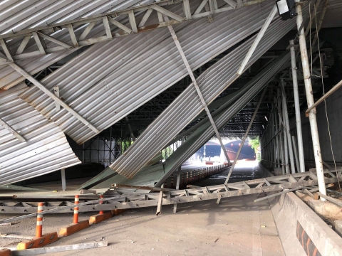 Xác định nguyên nhân vụ sập công trình trước cửa hầm Sài Gòn, giao thông ùn tắc kéo dài