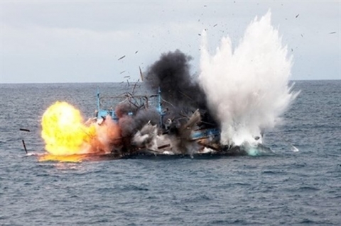 Tàu cá tại Lý Sơn phát nổ, 14 người thương vong - 1