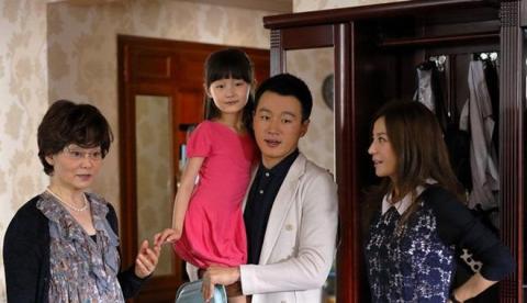 chong co luong chi nham nham dua tien cho me de vi li do vo cung hai huoc - 1