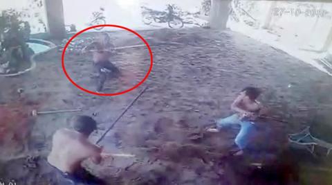 Cam sung, mac den doa giet gia dinh vo cu hinh anh 1