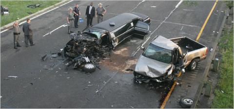 Cảnh sát bủn rủn trước cảnh tượng trong chiếc xe cưới gặp nạn do tài xế nát rượu - 2