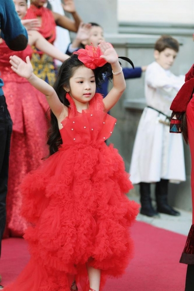 Cô bé Việt mới 6 tuổi đã đăng quang ngôi Hoa hậu tầm cỡ thế giới khiến nhiều người ngỡ ngàng-4