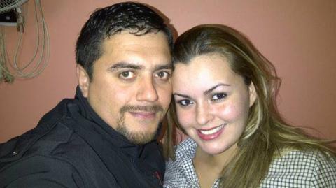 Mê mệt hung thủ giết dã man em gái, thiếu nữ bị đưa đi giám định tâm thần - 1