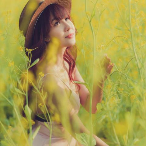 Nhan sắc xinh đẹp của 4 nữ CĐV nổi như cồn khi đi xem AFF Cup hình ảnh 19 nhan sac xinh dep cua 4 nu cdv noi nhu con khi di xem aff cup hinh anh 19