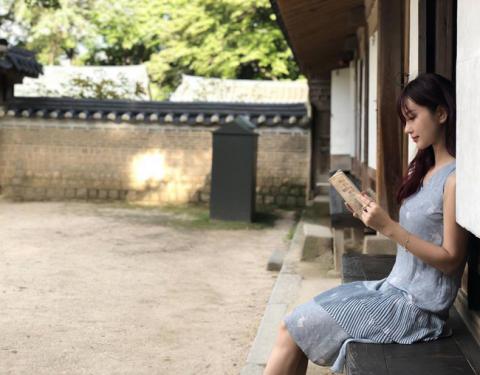 Nhan sắc xinh đẹp của 4 nữ CĐV nổi như cồn khi đi xem AFF Cup hình ảnh 20 nhan sac xinh dep cua 4 nu cdv noi nhu con khi di xem aff cup hinh anh 20