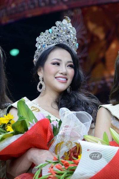 Phương Khánh là người đẹp Việt Nam đầu tiên đăng quang tại đấu trường nhan sắc lớn Miss Earth.