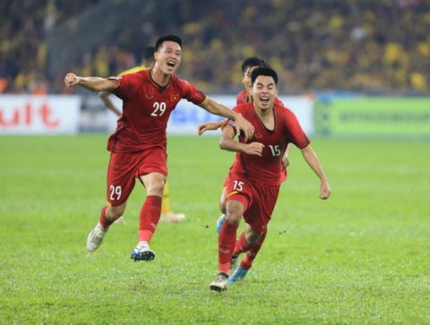 HLV Park Hang Seo: Dụng binh biến ảo khuynh đảo chung kết AFF Cup - 2