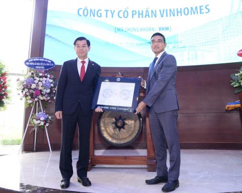 ttck viet nam 2018: “bom tan” vinhomes cua ty phu pham nhat vuong ghi dau an hinh anh 3