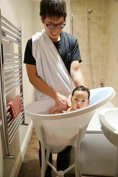 be gai tu vong khi dang tam: tam cho tre vao mua dong can tranh 5 sai lam nay - 2