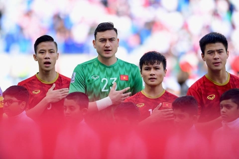 Tuyển Việt Nam bay vào tứ kết Asian Cup: Rực rỡ!