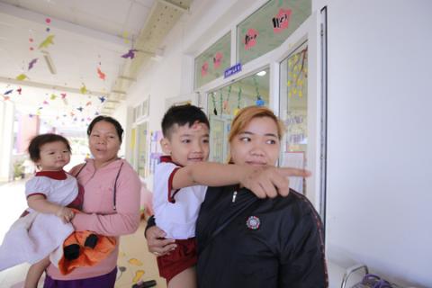 3 bé có cha mẹ chết dưới bánh container bất ngờ được tặng 2 căn hộ