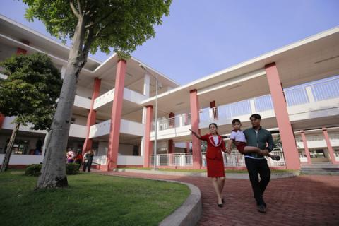 3 bé có cha mẹ chết dưới bánh container bất ngờ được tặng 2 căn hộ