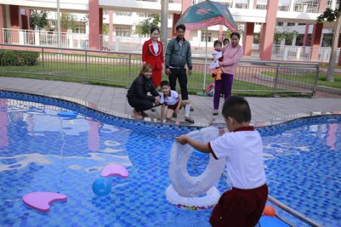 3 bé có cha mẹ chết dưới bánh container bất ngờ được tặng 2 căn hộ