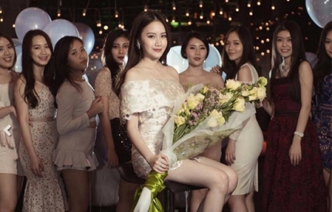 Cuộc sống giàu có đáng ngưỡng mộ của hot girl Lào gốc Việt ở tuổi 22