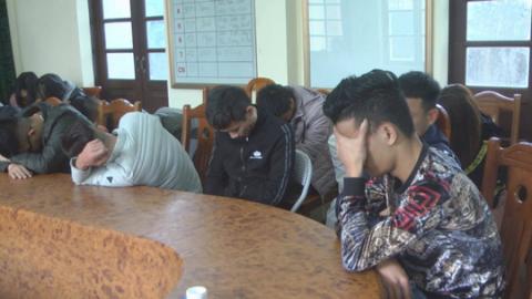 Mở tiệc tất niên, nhóm 