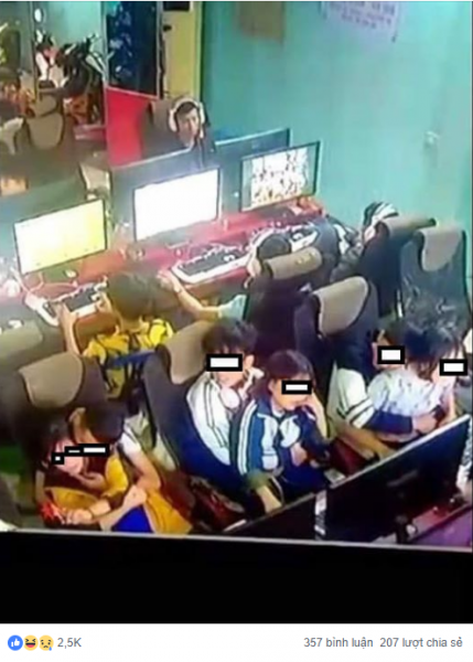 3 đôi học sinh ngồi bế nhau, ôm hôn trong quán net được cư dân mạng lan truyền - Ảnh 1.