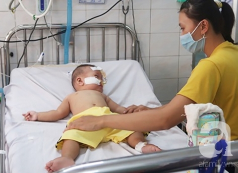 Dịch sởi đang diễn biến bất thường nhưng nhiều bà mẹ vẫn anti vaccine: Coi chừng mất mạng con