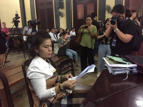 Bất ngờ dời ngày tuyên án vụ ly hôn của vợ chồng 