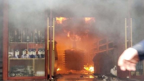 Hiện trường vụ cháy khách sạn kinh hoàng ở Hải Phòng - 6