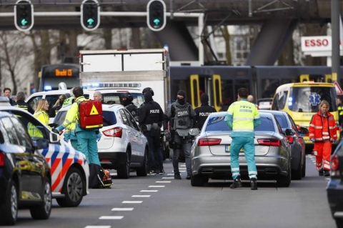 Nổ súng trên xe điện ở Hà Lan, nhiều người bị thương