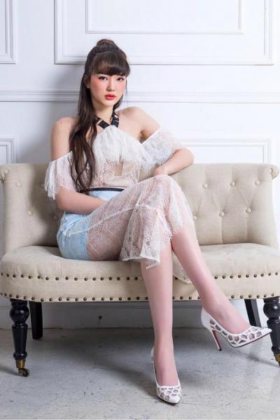 Nhung hot girl anh tren mang xinh dep, ngoai doi thuc con rang ro hon hinh anh 8 