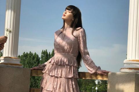 Nhung hot girl anh tren mang xinh dep, ngoai doi thuc con rang ro hon hinh anh 9 