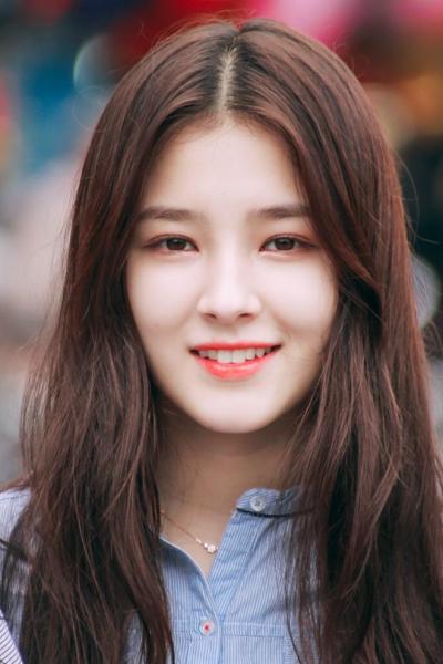 Nhung hot girl anh tren mang xinh dep, ngoai doi thuc con rang ro hon hinh anh 4 