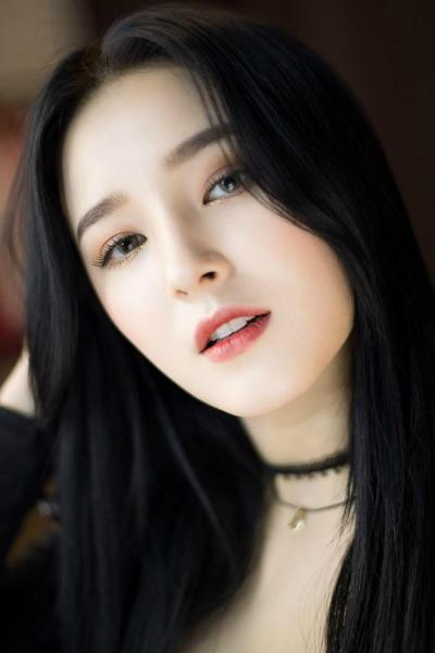 Nhung hot girl anh tren mang xinh dep, ngoai doi thuc con rang ro hon hinh anh 5 