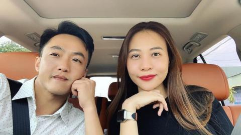 Về quê Cường Đô la, Đàm Thu Trang lại gây bất ngờ trong cách âu yếm con riêng của chồng - Ảnh 4. Về quê Cường Đô la, Đàm Thu Trang lại gây bất ngờ trong cách âu yếm con riêng của chồng - Ảnh 4.