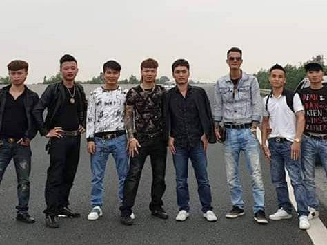 Nhung 'anh em xa hoi' nao bi bat cung Kha Banh? hinh anh 1 