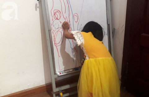 Người mẹ đau đớn tố cáo lão già xâm hại con gái 3 tuổi: Con bé nói ông ta làm con đau, hôn vào mặt con... Người mẹ đau đớn tố cáo lão già xâm hại con gái 3 tuổi: Con bé nói ông ta làm con đau, hôn vào mặt con...