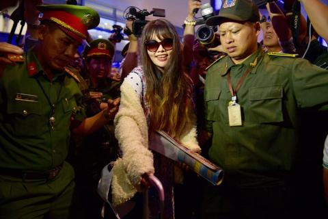 Đoàn Thị Hương rạng rỡ về Việt Nam hình ảnh 2 doan thi huong rang ro ve viet nam hinh anh 2