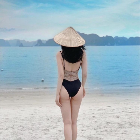 Hè này, rich kid Việt rủ nhau check-in sang chảnh, diện bikini gợi cảm