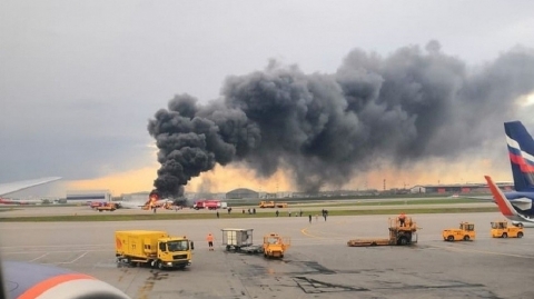 Hành khách mô tả cảnh tượng “như địa ngục” khi máy bay Nga cháy dữ dội - 1