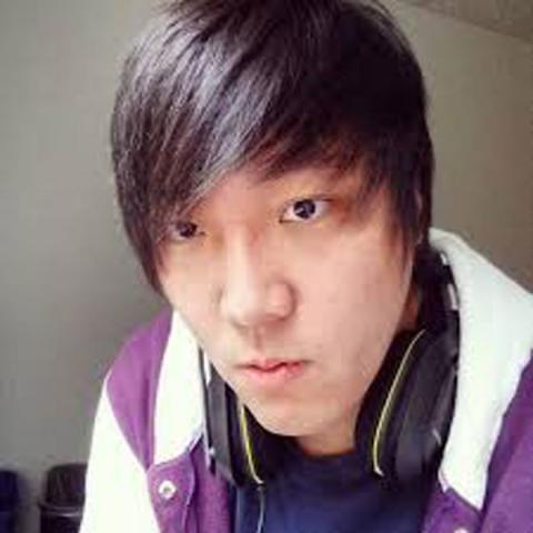 Dụ dỗ fan làm chuyện 