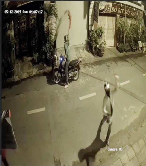 Cả gia đình ở Sài Gòn bị nhóm người khủng bố, doạ giết