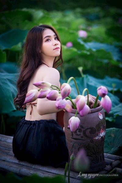 Những thiếu nữ mặc thế này đẹp hút mắt ở hồ sen, cần gì khoe thân hình ảnh 3 nhung thieu nu mac the nay dep hut mat o ho sen, can gi khoe than hinh anh 3