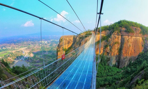 Run rẩy trên 10 cây cầu kính cheo leo trên vách đá ở Trung Quốc - 9
