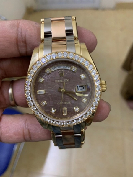 Mua đồng hồ Rolex 900 triệu đồng bằng phiếu chuyển tiền giả - Ảnh 1.