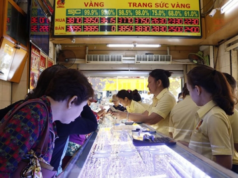 Giá vàng Việt Nam rẻ hơn thế giới 470.000 đồng/lượng
