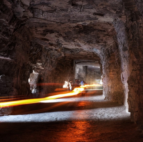 Đường hầm cheo leo ngoằn nghoèo nhất Trung Quốc - 5