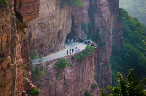 Đường hầm cheo leo ngoằn nghoèo nhất Trung Quốc - 9