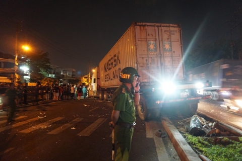 Xe container tông cả gia đình đi ăn cưới về, bé 4 tuổi tử vong ở Đà Nẵng