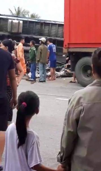 Ảnh: Hiện trường đầy ám ảnh vụ tai nạn khiến ít nhất 6 người tử vong tại Hải Dương - 3