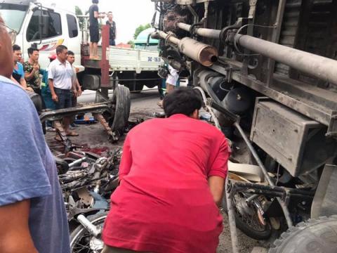 Ảnh: Hiện trường đầy ám ảnh vụ tai nạn khiến ít nhất 6 người tử vong tại Hải Dương - 5