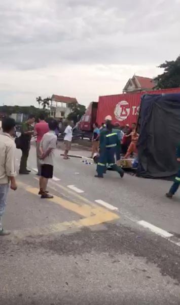 Ảnh: Hiện trường đầy ám ảnh vụ tai nạn khiến ít nhất 6 người tử vong tại Hải Dương - 7