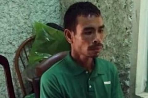 Tam giam ke dung dao giet vo roi tron vao rung hinh anh 1 