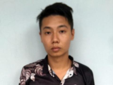 thanh nien mang sung uy hiep, cuop tien cua tai xe taxi hinh anh 1