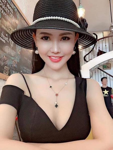 'Má mì' nhóm gái gọi nghìn đô sở hữu Mercedes, căn hộ cao cấp