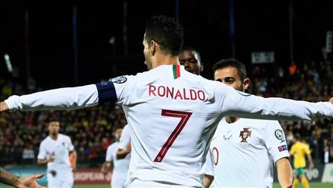 Ronaldo lập poker, Bồ Đào Nha 'nghiền nát' Lithuania